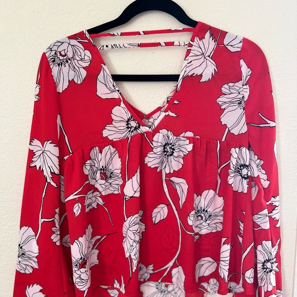 Red floral Copper Key Blouse ⭐️ - Picture 4 of 7